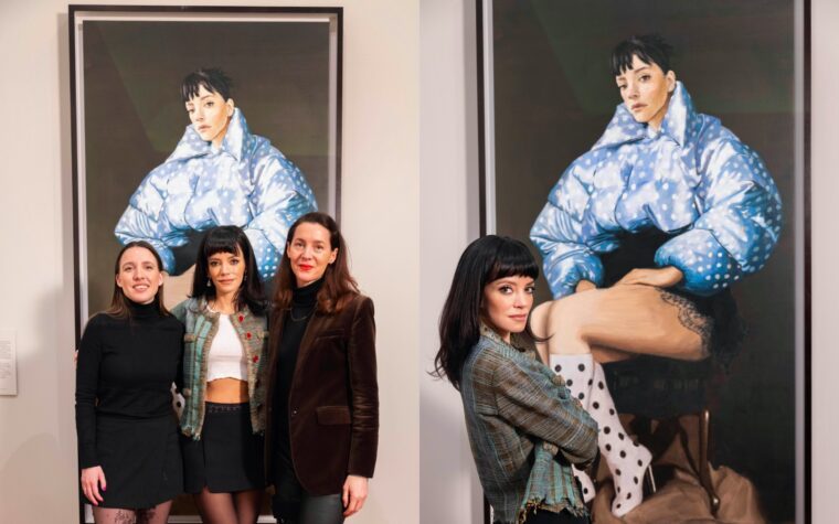 Regardez Lily Allen dévoiler la peinture originale « West End Girl » à la National Portrait Gallery de Londres Regardez Lily Allen dévoiler la peinture originale « West End Girl » à la National Portrait Gallery de Londres