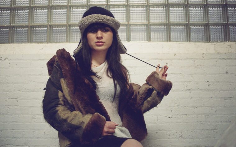 Hyperpop zeitgeisty pour une génération surstimulée et isolée Hyperpop zeitgeisty pour une génération surstimulée et isolée