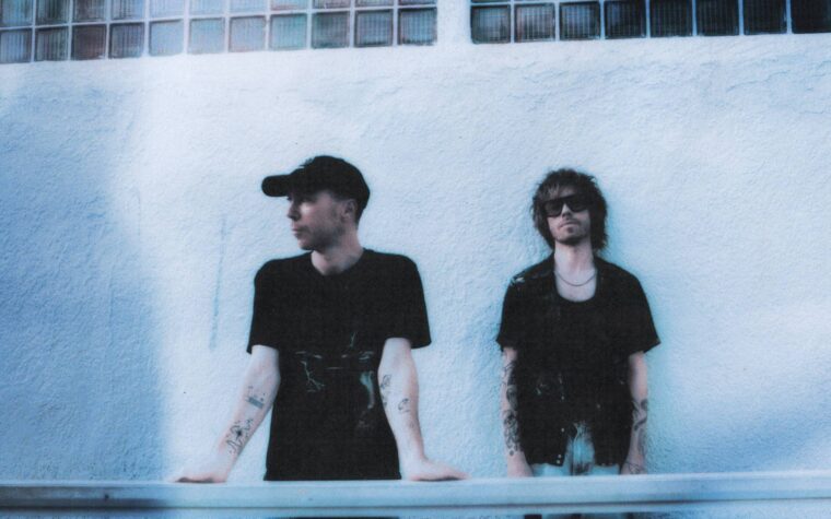 Martin Doherty et Jonny Scott de Chvrches annoncent leur premier album intitulé The Leaving : « Ultimate Buzz » Martin Doherty et Jonny Scott de Chvrches annoncent leur premier album intitulé The Leaving : « Ultimate Buzz »