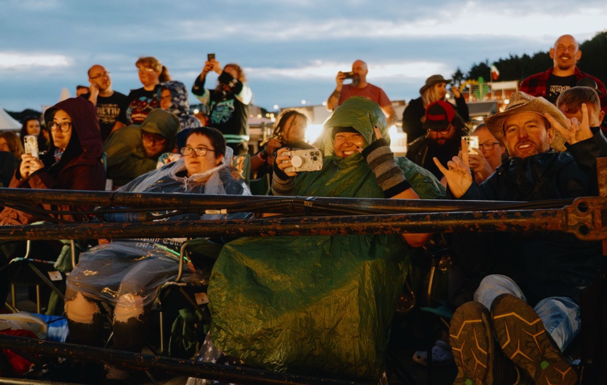 Téléchargez Fan du festival. CRÉDIT : Sarah Louise Bennett