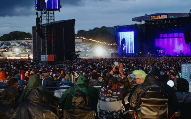 Les festivals Live Nation seront plus accessibles aux fans handicapés après une action en justice concernant le sans fil et le téléchargement Les festivals Live Nation seront plus accessibles aux fans handicapés après une action en justice concernant le sans fil et le téléchargement