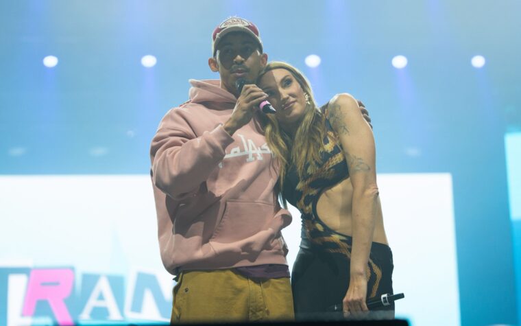 Jordan Stephens sur le fait d'être « inspiré » par la communauté trans, de soutenir les lieux populaires et de considérer Kate Nash comme une « grande sœur » Jordan Stephens sur le fait d'être « inspiré » par la communauté trans, de soutenir les lieux populaires et de considérer Kate Nash comme une « grande sœur »