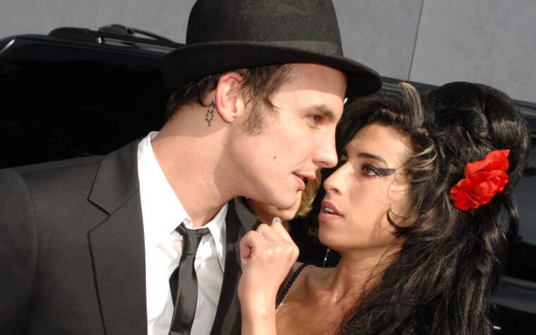Blake Fielder-Civil affirme que lui et Amy Winehouse ont été victimes d'un piratage téléphonique Blake Fielder-Civil affirme que lui et Amy Winehouse ont été victimes d'un piratage téléphonique