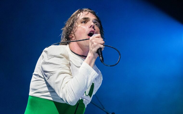 Découvrez la voix d'invité de Gerard Way sur le menaçant « No Place Of Warmth » des death metallers Frozen Soul. Découvrez la voix d'invité de Gerard Way sur le menaçant « No Place Of Warmth » des death metallers Frozen Soul.