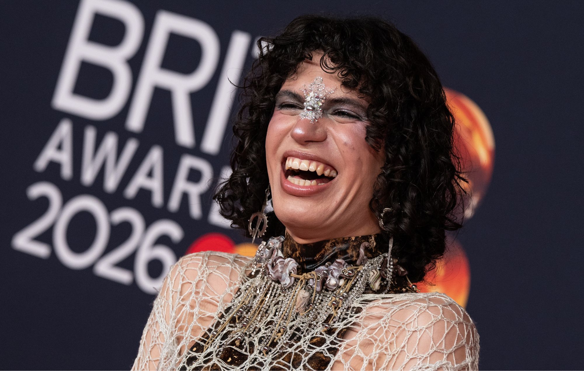 Jacob Alon assiste aux BRIT Awards 2026
