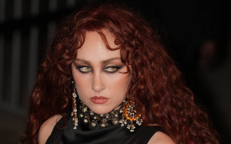 Le maire de Rio interdit à Chappell Roan d'assister au festival de musique après que Jorginho ait déclaré que son agent de sécurité avait laissé sa fille de 11 ans « en larmes » Le maire de Rio interdit à Chappell Roan d'assister au festival de musique après que Jorginho ait déclaré que son agent de sécurité avait laissé sa fille de 11 ans « en larmes »