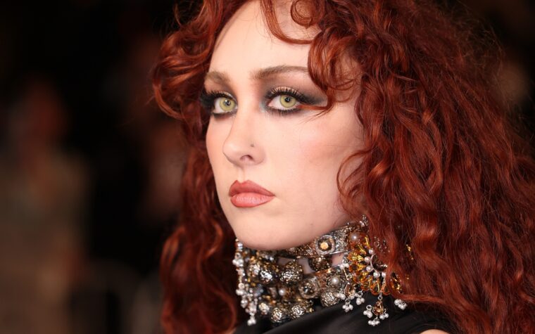 Les réactions négatives suite à l'incident de l'agent de sécurité de Chappell Roan avec un enfant fan auraient été alimentées par une campagne de diffamation menée par des robots. Les réactions négatives suite à l'incident de l'agent de sécurité de Chappell Roan avec un enfant fan auraient été alimentées par une campagne de diffamation menée par des robots.