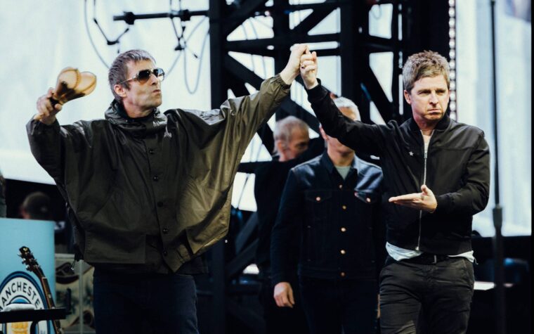Liam et Noel Gallagher célèbrent ensemble le succès de Manchester City en Coupe Carabao Liam et Noel Gallagher célèbrent ensemble le succès de Manchester City en Coupe Carabao
