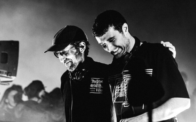 Regardez le set b2b épique de Fred Again… avec Thomas Bangalter de Daft Punk d'Alexandra Palace Regardez le set b2b épique de Fred Again… avec Thomas Bangalter de Daft Punk d'Alexandra Palace