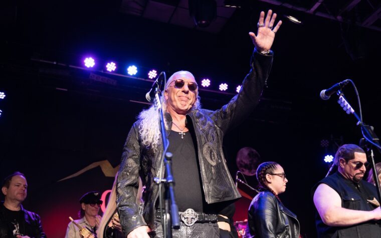 Twisted Sister révèle le chanteur remplaçant de Dee Snider pour les concerts de retrouvailles récupérés en 2026 Twisted Sister révèle le chanteur remplaçant de Dee Snider pour les concerts de retrouvailles récupérés en 2026