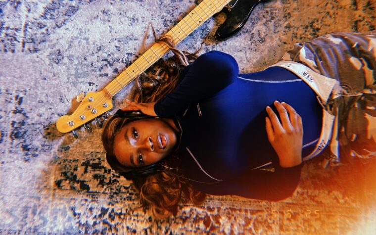 Victoria Ibek veut faire de la musique qui accompagne nos vies Victoria Ibek veut faire de la musique qui accompagne nos vies