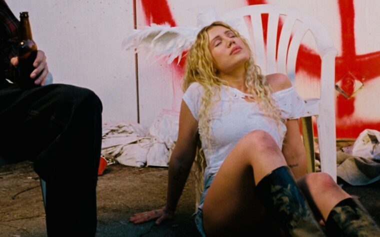 une pop qui trouve son salut dans les entrailles du cinéma américain une pop qui trouve son salut dans les entrailles du cinéma américain