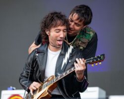 Les Strokes sortent officiellement « Going Shopping » et annoncent la date de sortie du nouvel album « Reality Awaits »