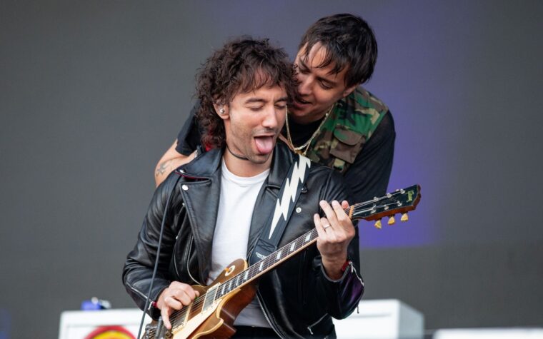 Les Strokes sortent officiellement « Going Shopping » et annoncent la date de sortie du nouvel album « Reality Awaits » Les Strokes sortent officiellement « Going Shopping » et annoncent la date de sortie du nouvel album « Reality Awaits »