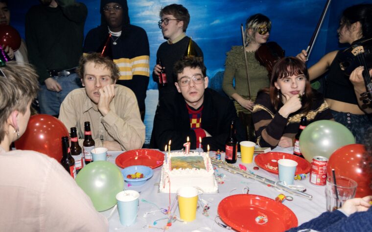 un chef-d'œuvre époustouflant et tentaculaire sorti de l'esprit de Cameron Picton un chef-d'œuvre époustouflant et tentaculaire sorti de l'esprit de Cameron Picton