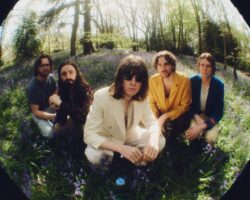 Blossoms revient avec un nouveau single enjoué "Joke About Divorce"