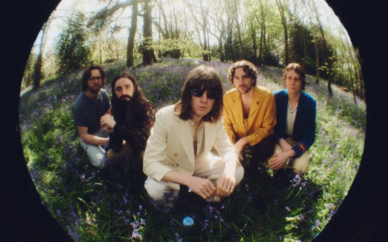Blossoms revient avec un nouveau single enjoué « Joke About Divorce » Blossoms revient avec un nouveau single enjoué « Joke About Divorce »