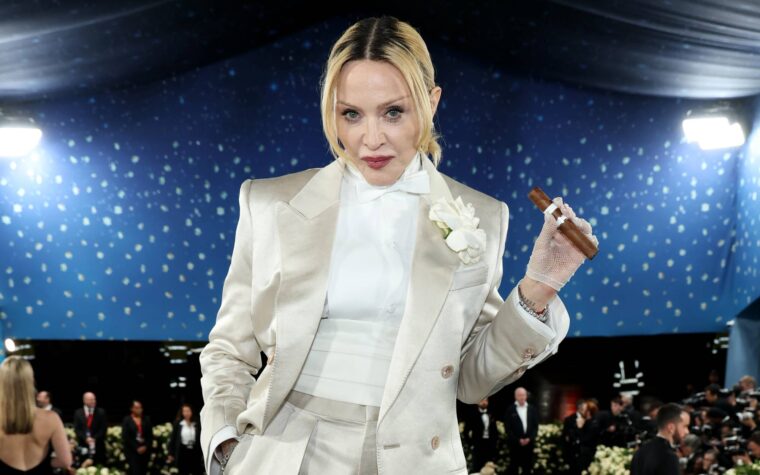 Il semblerait que Madonna soit enfin sur le point de lancer « Confessions On A Dancefloor II ». Il semblerait que Madonna soit enfin sur le point de lancer « Confessions On A Dancefloor II ».