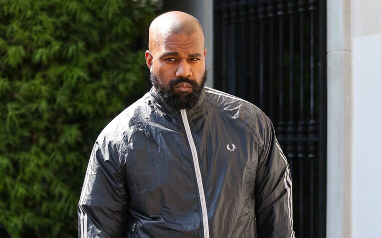 Kanye West accusé d'avoir frappé un dîner au Château Marmont et d'avoir poursuivi son attaque alors qu'ils étaient inconscients Kanye West accusé d'avoir frappé un dîner au Château Marmont et d'avoir poursuivi son attaque alors qu'ils étaient inconscients