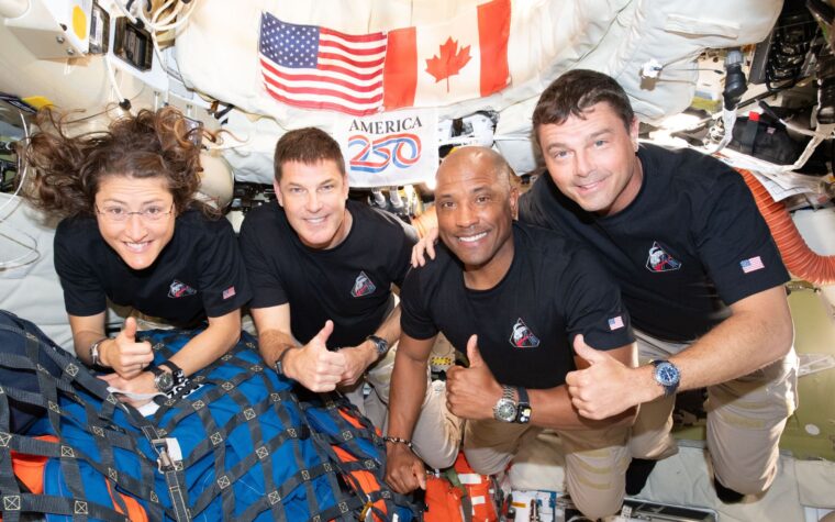 La NASA révèle la playlist officielle des chansons de réveil de l'équipage d'Artemis II avec Chappell Roan, Queen, David Bowie, Glass Animals et plus La NASA révèle la playlist officielle des chansons de réveil de l'équipage d'Artemis II avec Chappell Roan, Queen, David Bowie, Glass Animals et plus