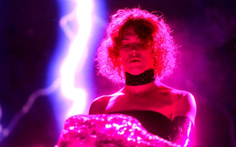 Projet de fan pour préserver et documenter la carrière de SOPHIE Projet de fan pour préserver et documenter la carrière de SOPHIE