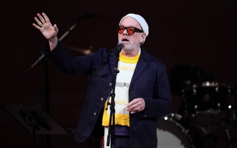 Regardez Michael Stipe de REM interpréter la nouvelle chanson solo émouvante « The Rest Of Ever » sur « Colbert » Regardez Michael Stipe de REM interpréter la nouvelle chanson solo émouvante « The Rest Of Ever » sur « Colbert »