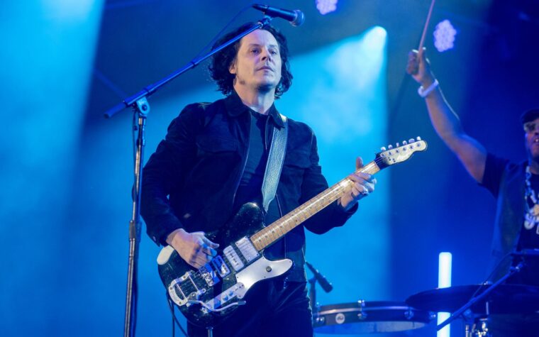 Regardez le premier set épique de Jack White à Coachella 2026 Regardez le premier set épique de Jack White à Coachella 2026