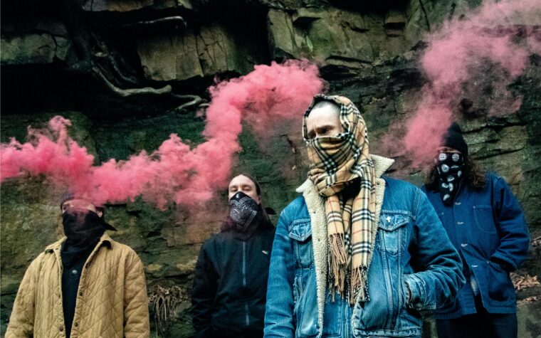 Wu Lyf partage une « chanson d'amour simple et douce » avec « The Fool » – tout en trollant Spotify avec la version Homer Simpson Wu Lyf partage une « chanson d'amour simple et douce » avec « The Fool » – tout en trollant Spotify avec la version Homer Simpson