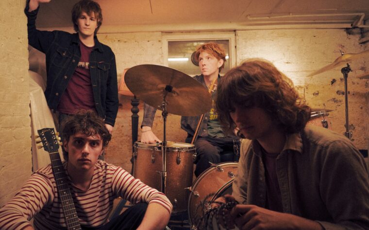 Tooth canalise la confusion de la jeunesse dans des hymnes grunge surdimensionnés Tooth canalise la confusion de la jeunesse dans des hymnes grunge surdimensionnés