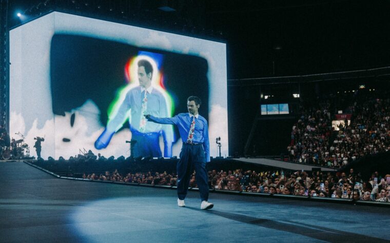 Regardez Harry Styles lancer la tournée « Together, Together » avec une grande soirée d'ouverture à Amsterdam Regardez Harry Styles lancer la tournée « Together, Together » avec une grande soirée d'ouverture à Amsterdam