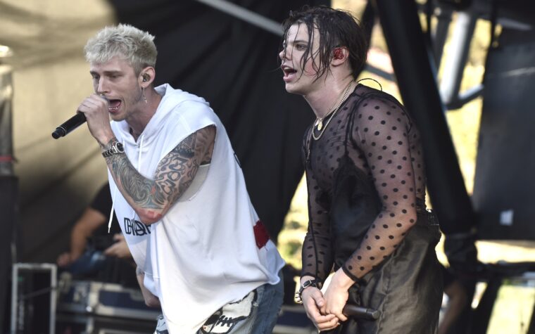 MGK qualifie Yungblud de « branleur prêcheur à la cuillère d'argent » et lui dit de « fermer sa gueule » MGK qualifie Yungblud de « branleur prêcheur à la cuillère d'argent » et lui dit de « fermer sa gueule »