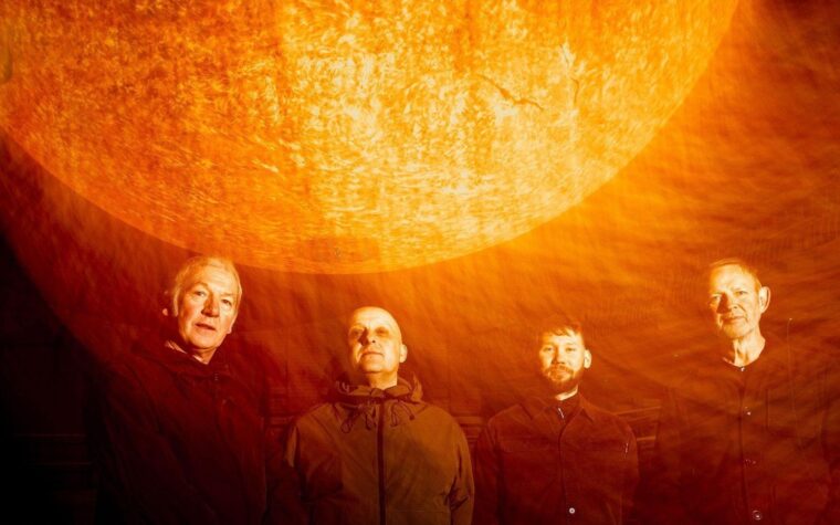 Inspiral Carpets revient avec l'hymne « Drag The Bag » – leur premier nouveau single en 12 ans Inspiral Carpets revient avec l'hymne « Drag The Bag » – leur premier nouveau single en 12 ans