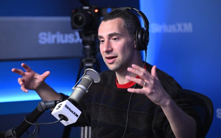 Jack Antonoff commente Ticketmaster en affirmant qu'ils ont « attrapé des scalpers » en train d'acheter des billets pour Harry Styles : « Vous vous avez attrapé ? » Jack Antonoff commente Ticketmaster en affirmant qu'ils ont « attrapé des scalpers » en train d'acheter des billets pour Harry Styles : « Vous vous avez attrapé ? »