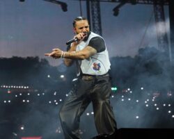 La Maison Blanche suscite des réactions négatives après avoir partagé une version éditée de la couverture de l'album "Iceman" de Drake avec la chaîne MAGA
