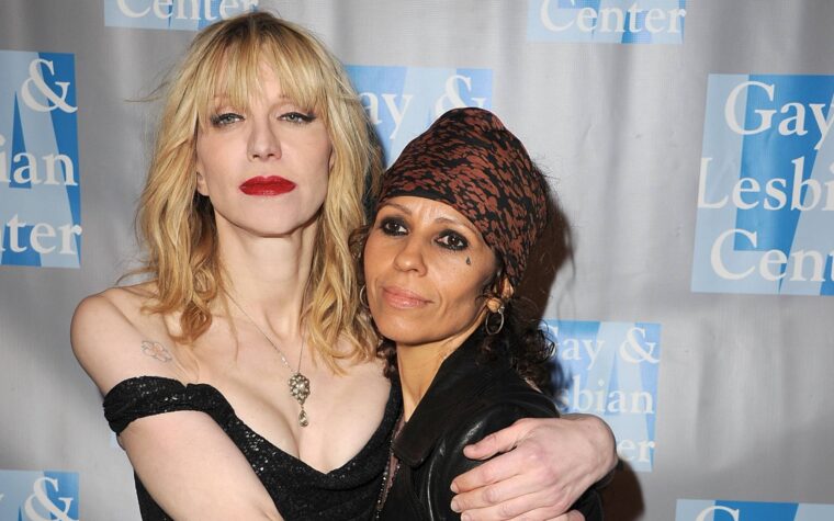 Linda Perry explique pourquoi elle a dû dire à Billy Corgan de quitter le studio alors qu'elle travaillait avec Courtney Love