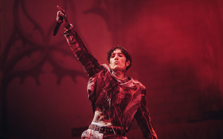 Oli Sykes explique pourquoi Bring Me The Horizon a invité ses fans sur scène à chanter – après que la même chose lui soit arrivée quand il était adolescent Oli Sykes explique pourquoi Bring Me The Horizon a invité ses fans sur scène à chanter – après que la même chose lui soit arrivée quand il était adolescent
