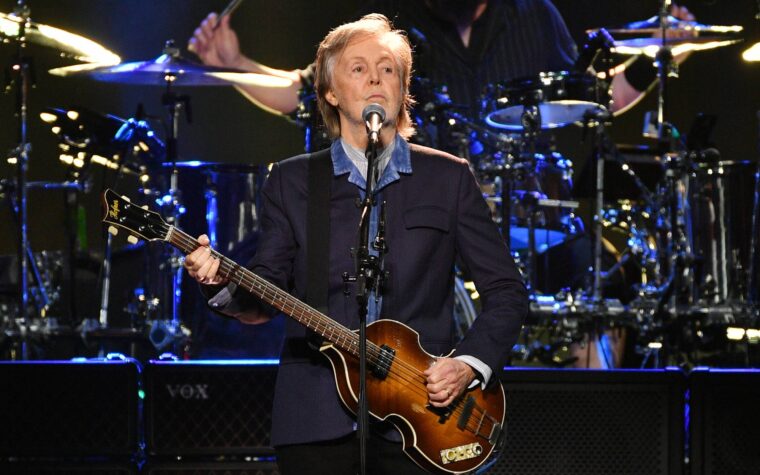 Paul McCartney clôt le dernier épisode de « Colbert » avec une performance surprise de « Hello, Goodbye » Paul McCartney clôt le dernier épisode de « Colbert » avec une performance surprise de « Hello, Goodbye »