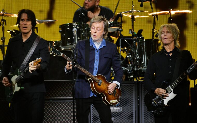 Regardez Paul McCartney clôturer « SNL » avec une performance surprise de « Coming Up » Regardez Paul McCartney clôturer « SNL » avec une performance surprise de « Coming Up »