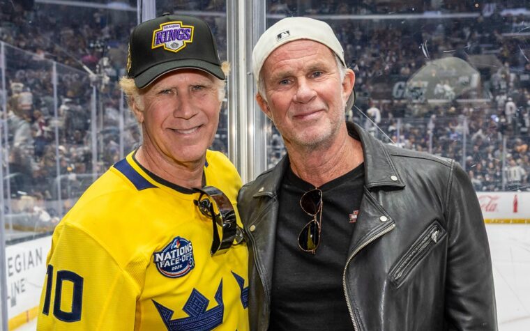 Regardez le monologue « SNL » de Will Ferrell se faire détourner par le sosie Chad Smith des Red Hot Chili Peppers Regardez le monologue « SNL » de Will Ferrell se faire détourner par le sosie Chad Smith des Red Hot Chili Peppers