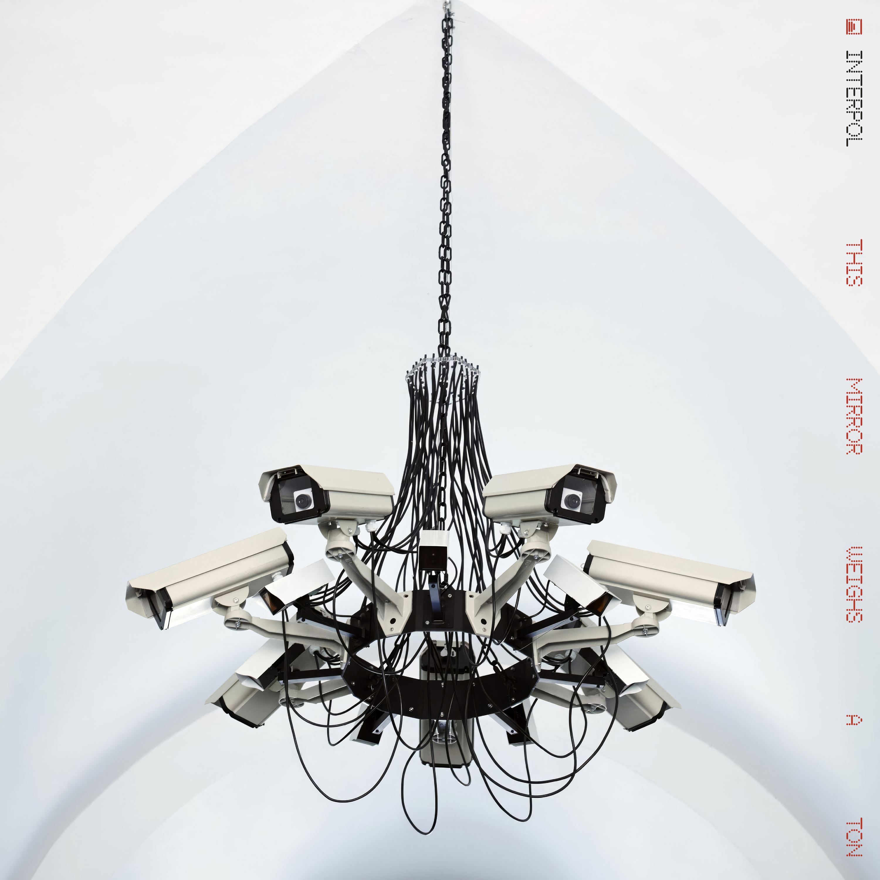 Interpol – « Ce miroir pèse une tonne »