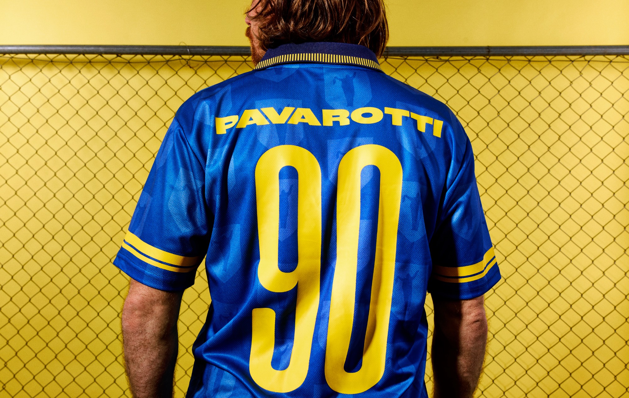 Un des nouveaux maillots de football Pavarotti