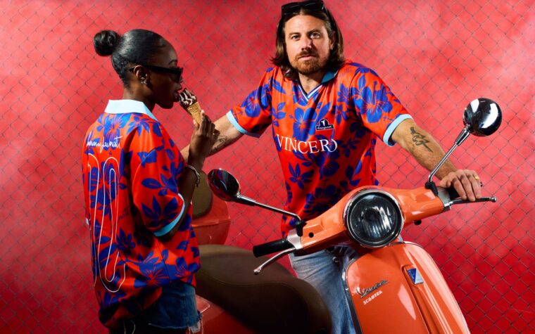 Decca Classics lance les maillots de football officiels de Pavarotti avant la Coupe du monde 2026 Decca Classics lance les maillots de football officiels de Pavarotti avant la Coupe du monde 2026
