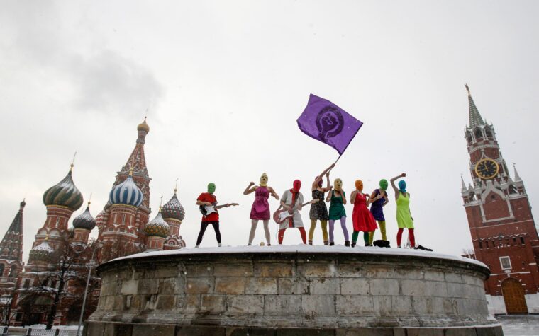 Nadya Tolokonnikova des Pussy Riot parle de son premier album « audacieux » « CYKA » : « Je veux semer le trouble » Nadya Tolokonnikova des Pussy Riot parle de son premier album « audacieux » « CYKA » : « Je veux semer le trouble »