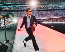 Harry Styles rend hommage à David Hockney et revient sur l'époque des One Direction alors qu'il donne le coup d'envoi de la course record à Wembley
