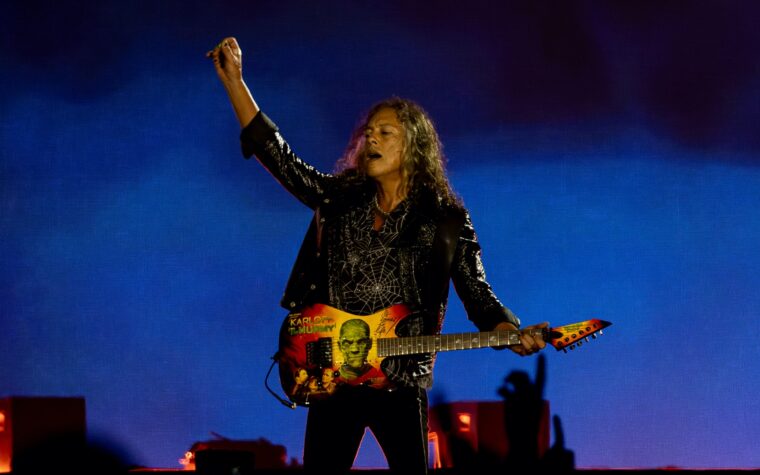 Après la controverse sur le T-shirt de Taylor Swift, Kirk Hammett de Metallica déclare que « pour le moment, l'écriture de chansons et la musique pop, c'est de la merde ». Après la controverse sur le T-shirt de Taylor Swift, Kirk Hammett de Metallica déclare que « pour le moment, l'écriture de chansons et la musique pop, c'est de la merde ».