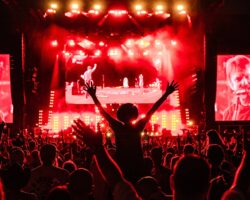 Regardez Kings Of Leon en tête d'affiche du tout premier State Fayre Festival : "On a l'impression de rentrer à la maison"