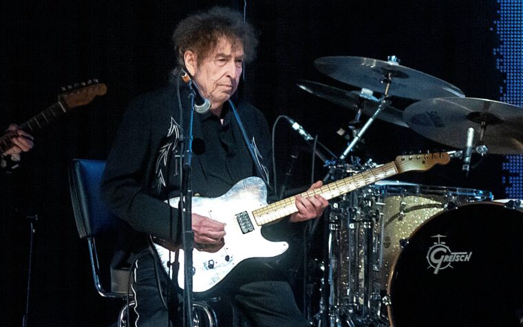 Bob Dylan sur les avantages d'avoir 80 ans : « Vous survivez aux horloges qui vous poursuivent » Bob Dylan sur les avantages d'avoir 80 ans : « Vous survivez aux horloges qui vous poursuivent »