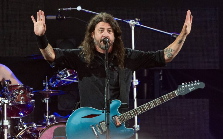 Dave Grohl réfléchit à sa jambe cassée alors que les Foo Fighters reviennent en Suède exactement 11 ans plus tard : « C'était mon émission Foo Fighters préférée de nos putains de vies »