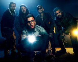 Ice Nine Kills partage l'hymne meurtrier de "Dead By Daylight" "Play Dead"