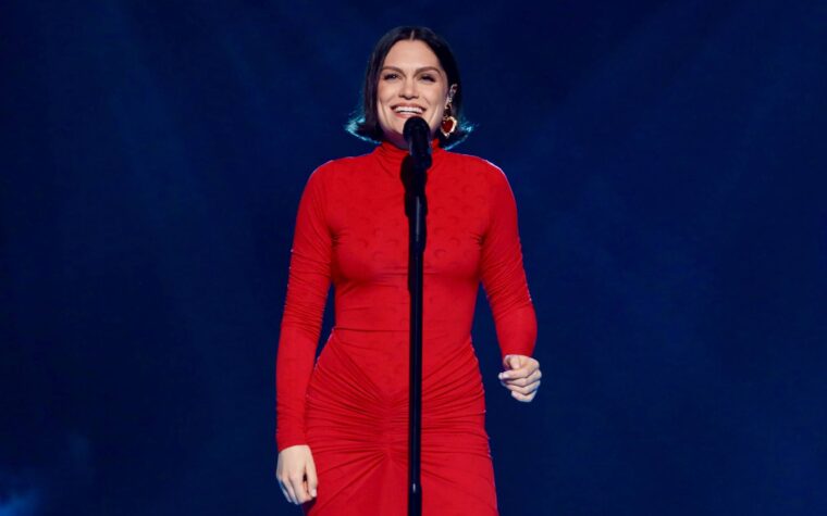 Jessie J n'a plus de cancer et revient sur scène pour « Singer » en Chine : « J'ai expiré pour la première fois en un an » Jessie J n'a plus de cancer et revient sur scène pour « Singer » en Chine : « J'ai expiré pour la première fois en un an »